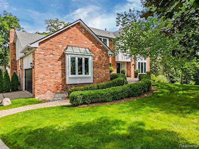 895 Snowmass Dr Rochester Hills, MI 48309