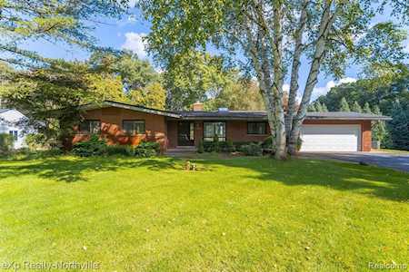 110 Oaklane Dr Rochester Hills, MI 48306