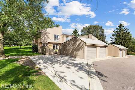 798 Oak Brook Ridge Dr Rochester Hills, MI 48307