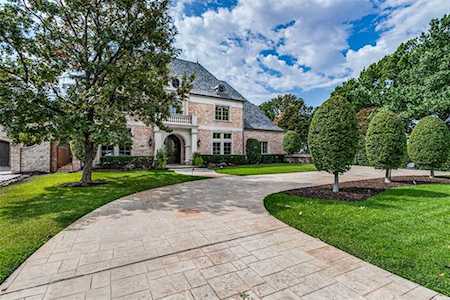 6822 Lupton Drive Dallas, TX 75225