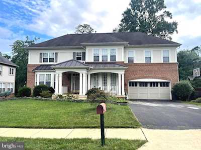 9470 Harrowhill Ln Burke, VA 22015