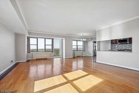 285 Aycrigg Ave Passaic City, NJ 07055