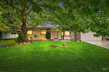319 Meadowbrook Drive Nampa, ID 83686