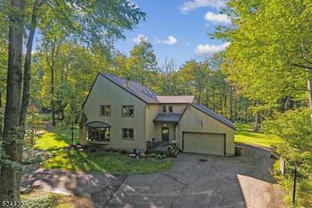 25 Markham Dr Washington Twp., NJ 07853