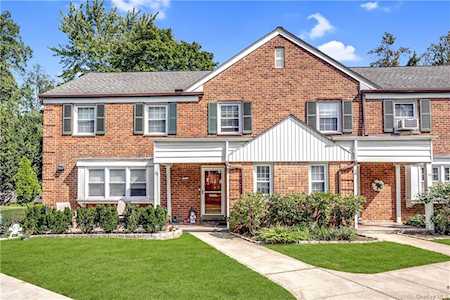 21 Robins Crescent #21 New Rochelle, NY 10801