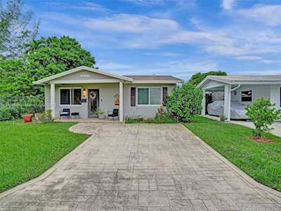 2805 NW 51st Pl Tamarac, FL 33309