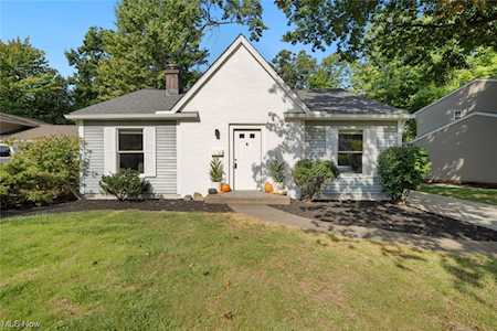 582 Forestview Rd Bay Village, OH 44140