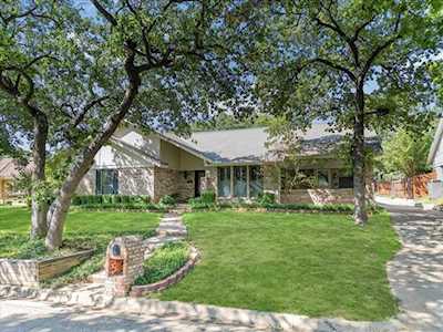 2706 Winding Oaks Drive Arlington, TX 76016