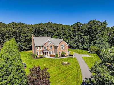 9 Settlers Rd Shrewsbury, MA 01545