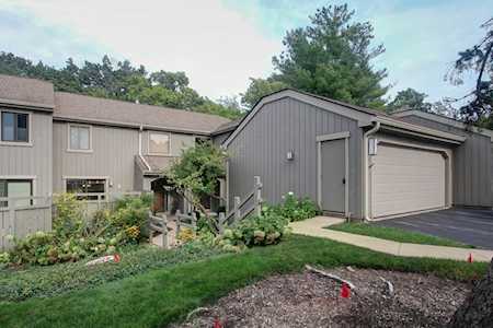 275 Bluff Ct Lake Barrington, IL 60010