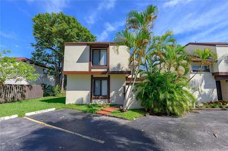 10045 NW 6th Ter #10045 Miami, FL 33172