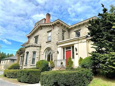 50 Old Beach Rd #5 Newport, RI 02840