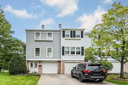 931 Banbury Ct Schaumburg, IL 60195