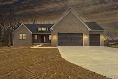 10270 Elizabeth Lake Rd White Lake Twp, MI 48386