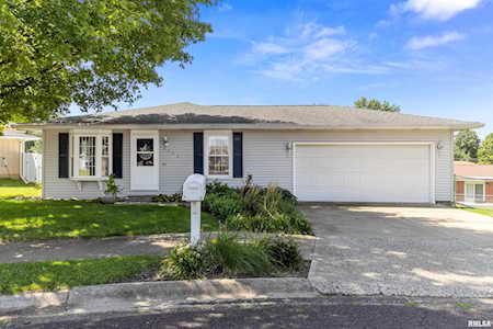 2402 Apple St Pekin, IL 61554