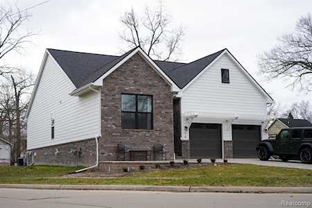 37090 White Tail Ct Farmington Hills, MI 48335