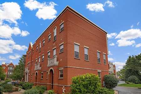 8666 Narragansett Ave Morton Grove, IL 60053