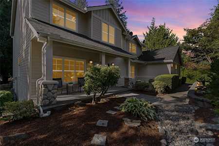 27923 NE Quail Creek Dr Redmond, WA 98053
