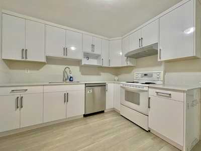 6867 Curtis Street Burnaby, BC V5B 2B2