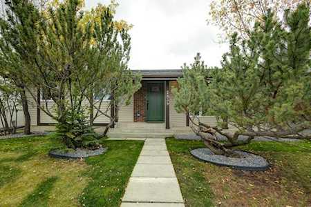 2839 Cedar Ridge Dr SW Calgary, AB T2W 2B2