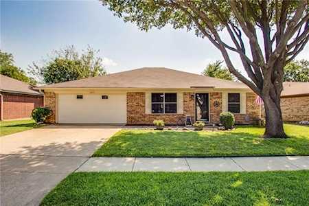 6415 Kelly Elliott Road Arlington, TX 76001