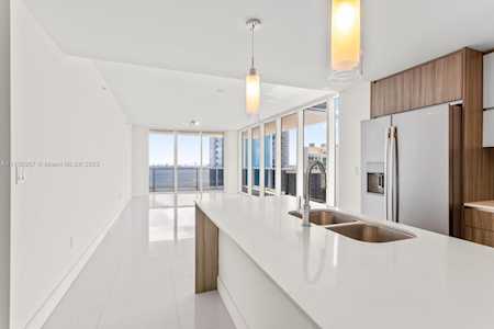 600 NE 27th St #2905 Miami, FL 33137