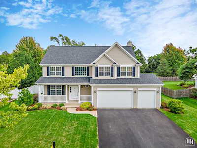 1489 Rolling Hills Dr Crystal Lake, IL 60014