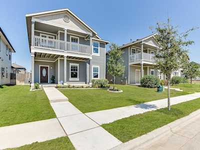 317 Clearlake DR Hutto, TX 78634