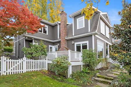 5556 Canfield Place N Seattle, WA 98103