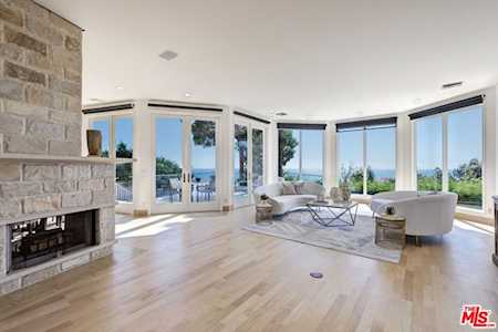 17900 Vicino Way Pacific Palisades, CA 90272