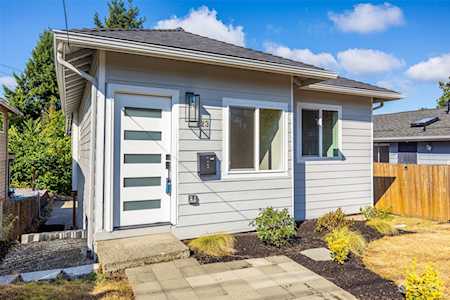 9823 57th Ave S Seattle, WA 98118