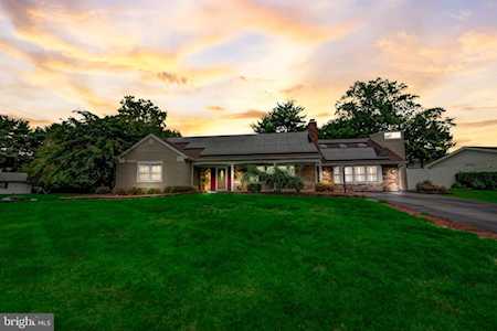 83 Country Club Rd Willingboro, NJ 08046