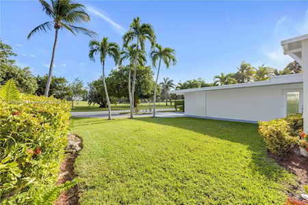 905 Fairway Dr Miami Beach, FL 33141