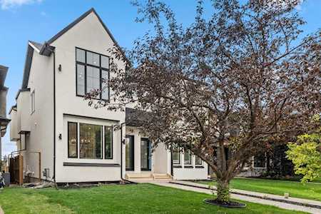 2117 32 Ave SW Calgary, AB T2T 1W9