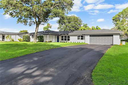 103 Live Oak Ln Largo, FL 33770