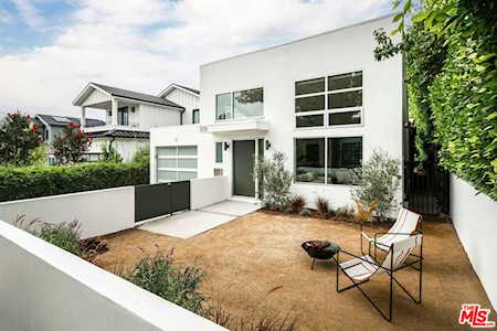 939 Galloway St Pacific Palisades, CA 90272