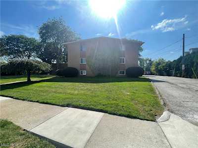 22121 River Oaks Dr #E3 Rocky River, OH 44116