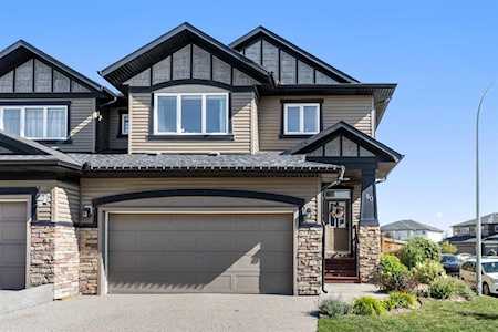 80 Evanswood Circle NW Calgary, AB T3P 0K1