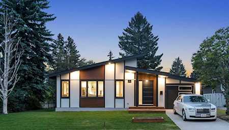 85 Kirby Place SW Calgary, AB T2V 2K7