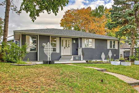 6015 Lloyd Crescent SW Calgary, AB T3E 5V8