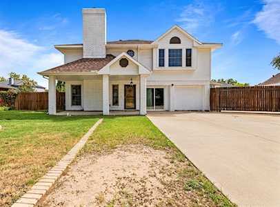 2835 Timber Court Grand Prairie, TX 75052