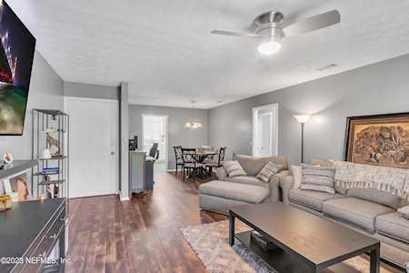 4915 Baymeadows RD Jacksonville, FL 32217