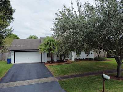10203 SW 49th Pl Cooper City, FL 33328