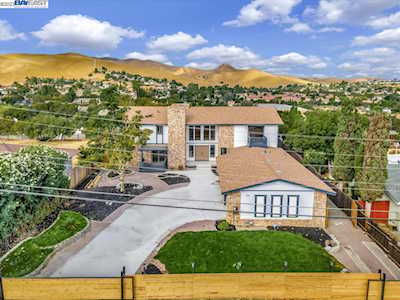 4280 Hillview Dr Pittsburg, CA 94565