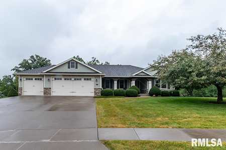 201 Baxter Dr Blue Grass, IA 52726