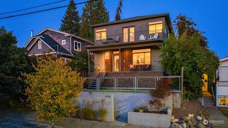 6016 48th Ave SW Seattle, WA 98136