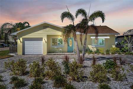 17404 2nd St E Redington Shores, FL 33708