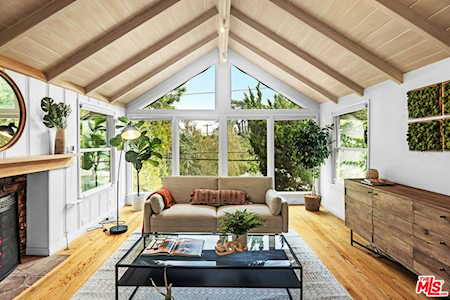 4195 Crisp Canyon Rd Sherman Oaks, CA 91403
