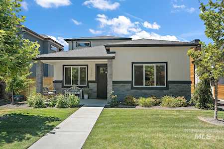 2466 N Birchgrove Ln Boise, ID 83703
