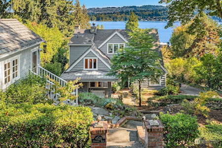 4520 Ferncroft Rd Mercer Island, WA 98040